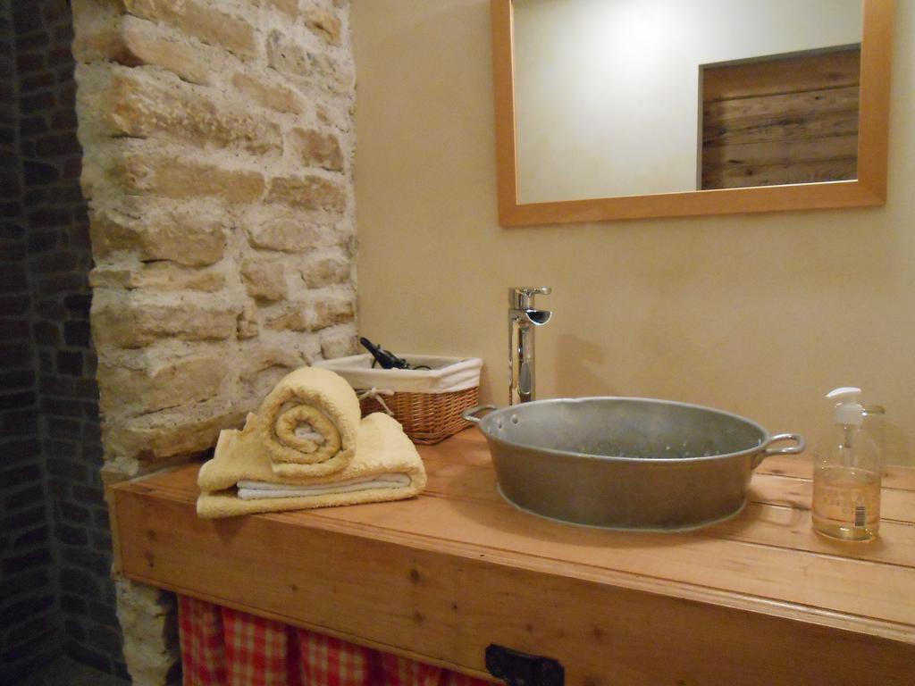 Les Grands Pres Bed & Breakfast Geney ห้อง รูปภาพ
