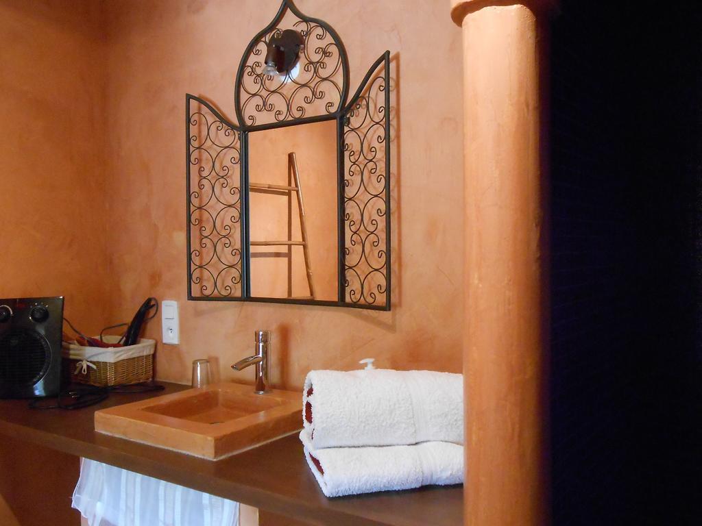 Les Grands Pres Bed & Breakfast Geney ห้อง รูปภาพ