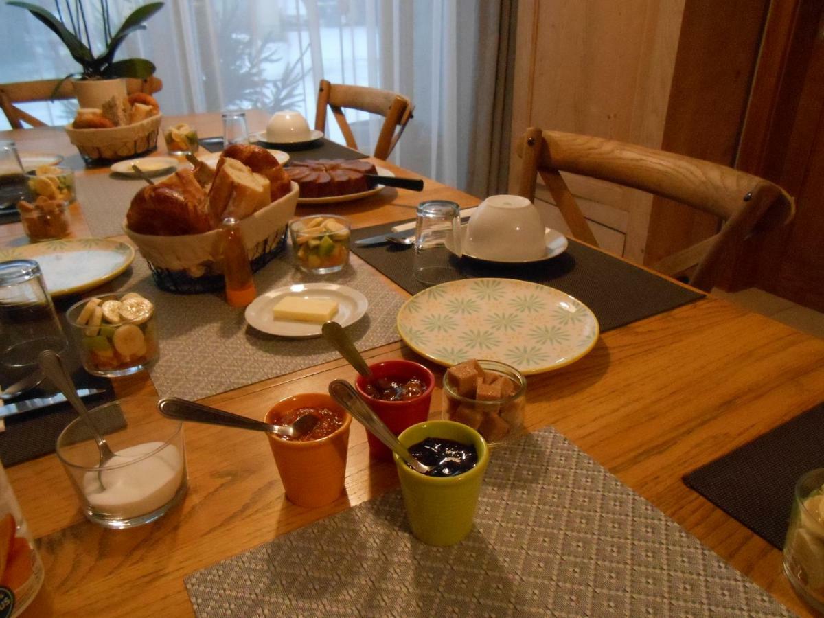 Les Grands Pres Bed & Breakfast Geney ภายนอก รูปภาพ